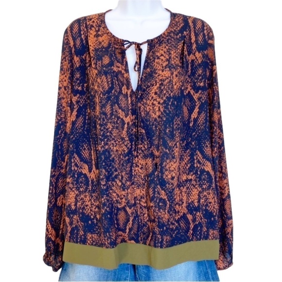 CAbi #101 Women's Border Wrap Snake Skin Print Navy-Rust Blouse - Picture 5 of 15